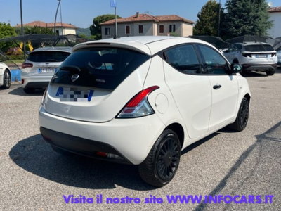 Lancia Ypsilon 1.0 FireFly 5 porte S&S Hybrid Ecochic Silver (2)