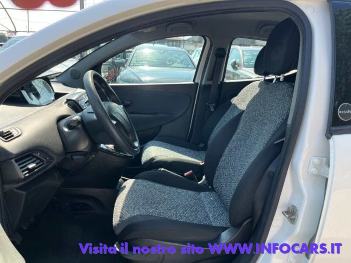 Lancia Ypsilon 1.0 FireFly 5 porte S&S Hybrid Ecochic A. Ferretti (5)