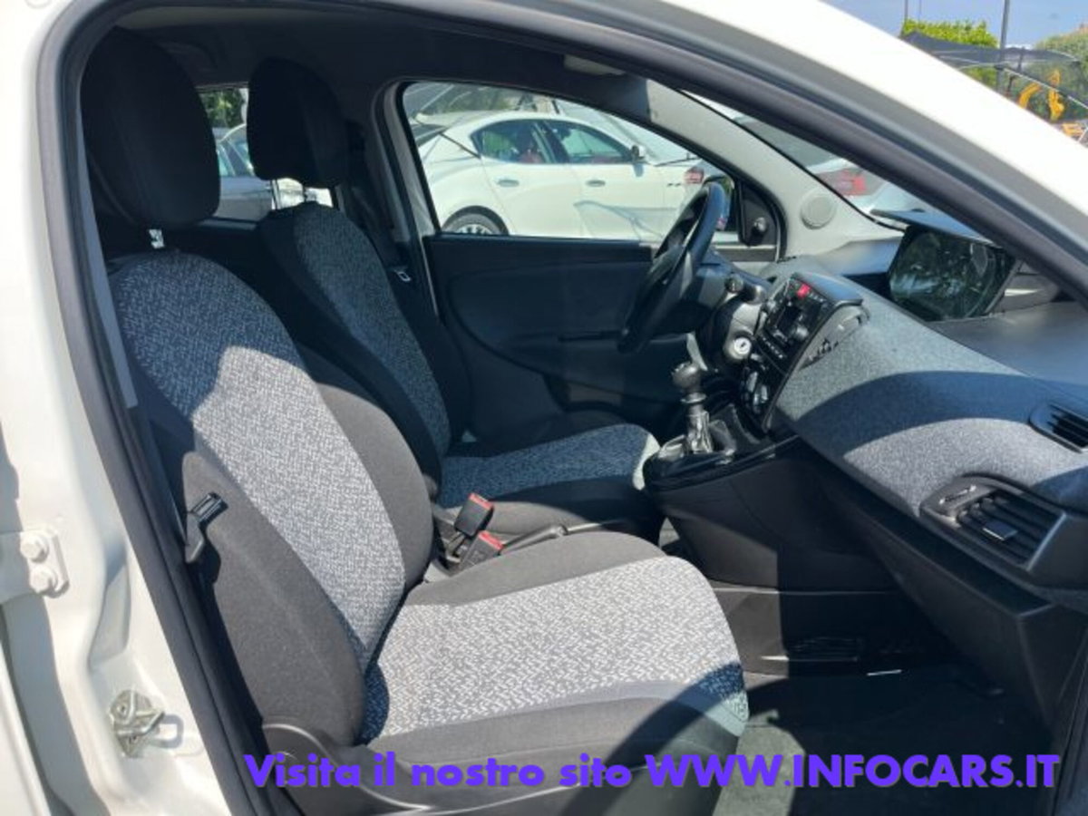 Lancia Ypsilon 1.0 FireFly 5 porte S&S Hybrid Ecochic A. Ferretti (6)