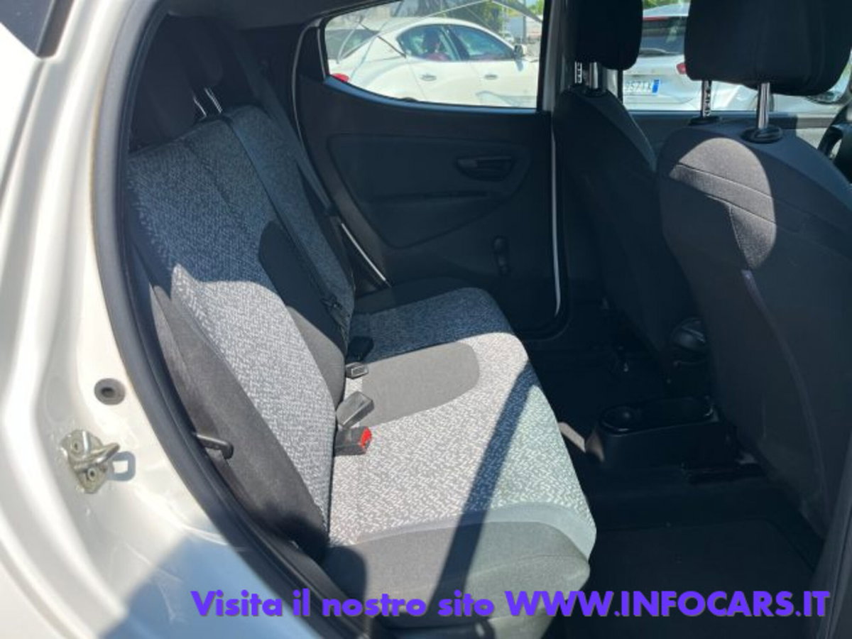 Lancia Ypsilon 1.0 FireFly 5 porte S&S Hybrid Ecochic A. Ferretti (8)