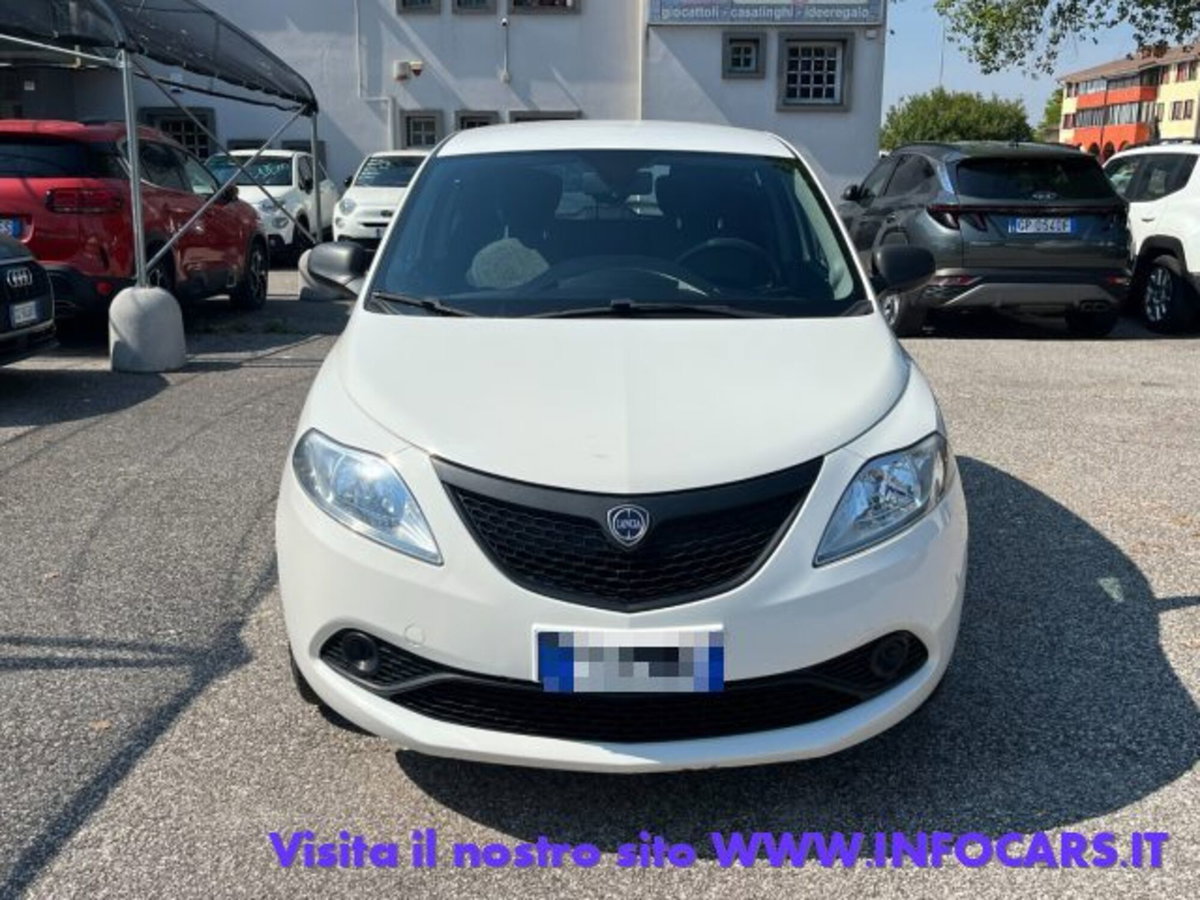 Lancia Ypsilon 1.0 FireFly 5 porte S&S Hybrid Ecochic A. Ferretti (9)