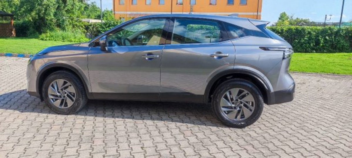 Nissan Qashqai 1.3 mhev Acenta 2wd 140cv (2)