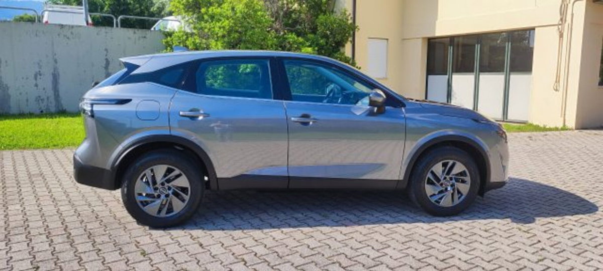 Nissan Qashqai 1.3 mhev Acenta 2wd 140cv (6)