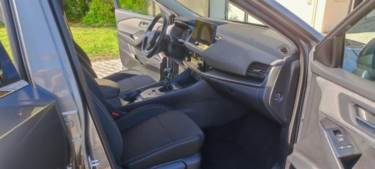 Nissan Qashqai 1.3 mhev Acenta 2wd 140cv (9)