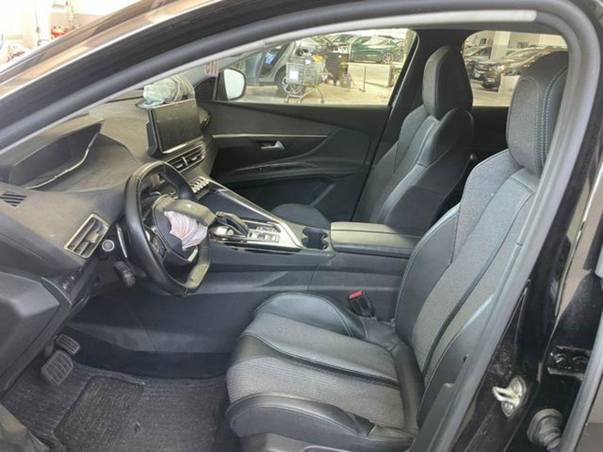 Peugeot 3008 PureTech Turbo 130 S&S EAT8 GT (12)