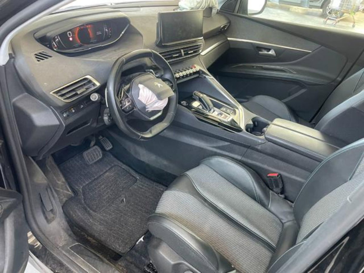 Peugeot 3008 PureTech Turbo 130 S&S EAT8 GT (14)