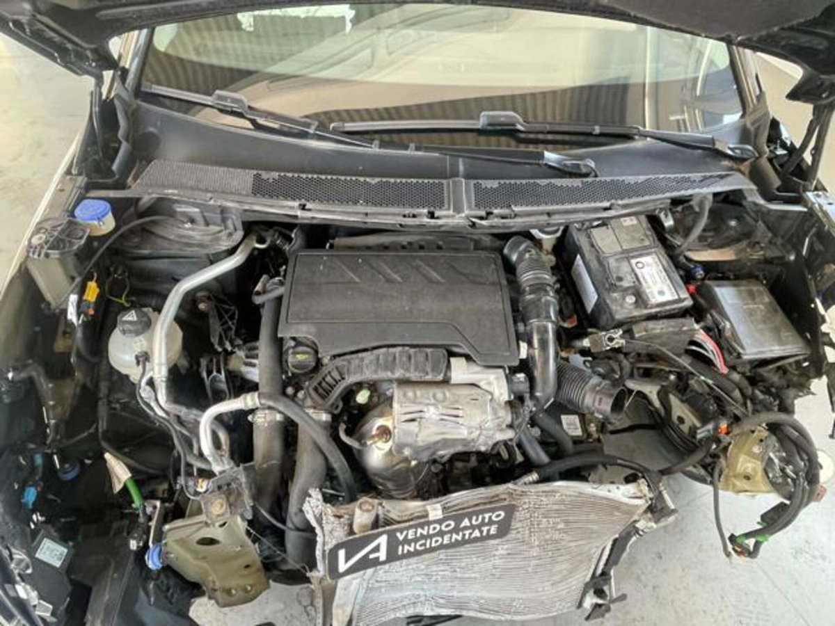Peugeot 3008 PureTech Turbo 130 S&S EAT8 GT (9)
