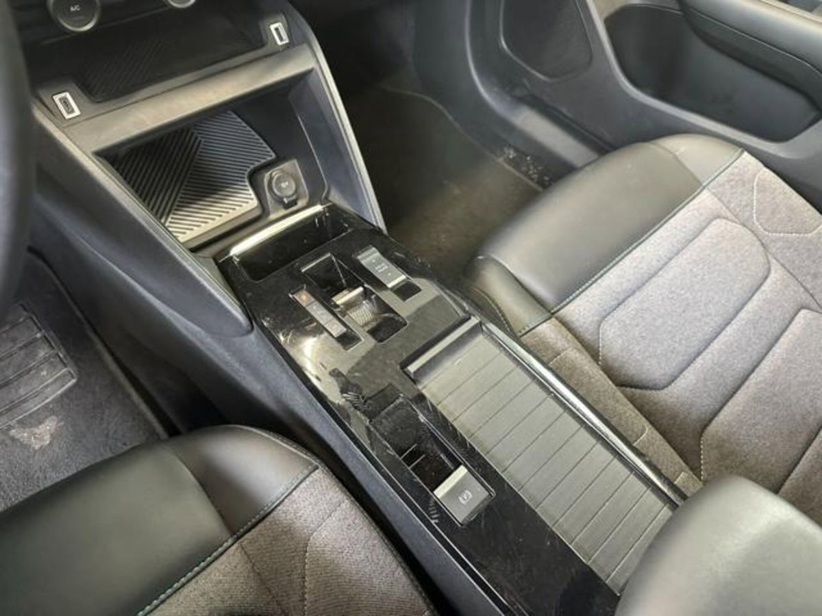 Citroen C4 BlueHDi 130 S&S EAT8 Feel Pack (18)
