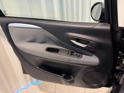 Fiat Punto Evo 1.3 Mjt 90 CV 5 porte Dualogic Sport (4)