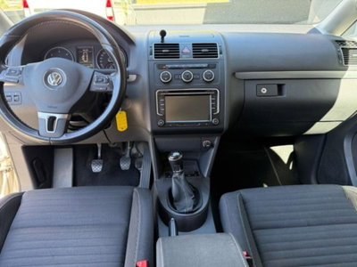 Volkswagen Touran 2.0 TDI 140 CV DSG Highline (6)