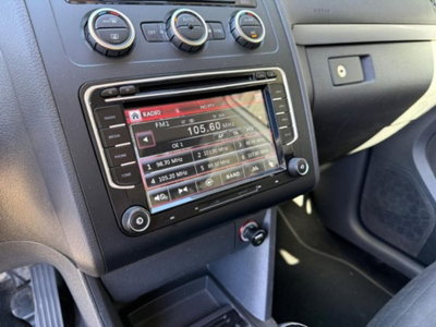 Volkswagen Touran 2.0 TDI 140 CV DSG Highline (9)