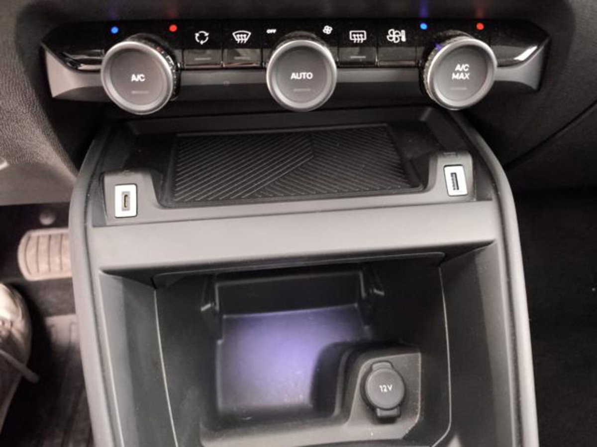 Citroen C4 PureTech 130 S&S EAT8 Shine (17)