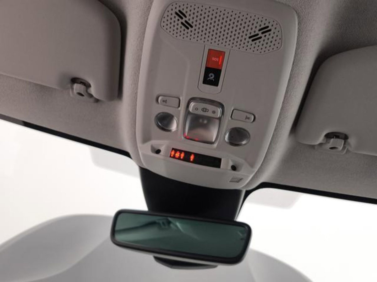 Citroen C4 PureTech 130 S&S EAT8 Shine (18)
