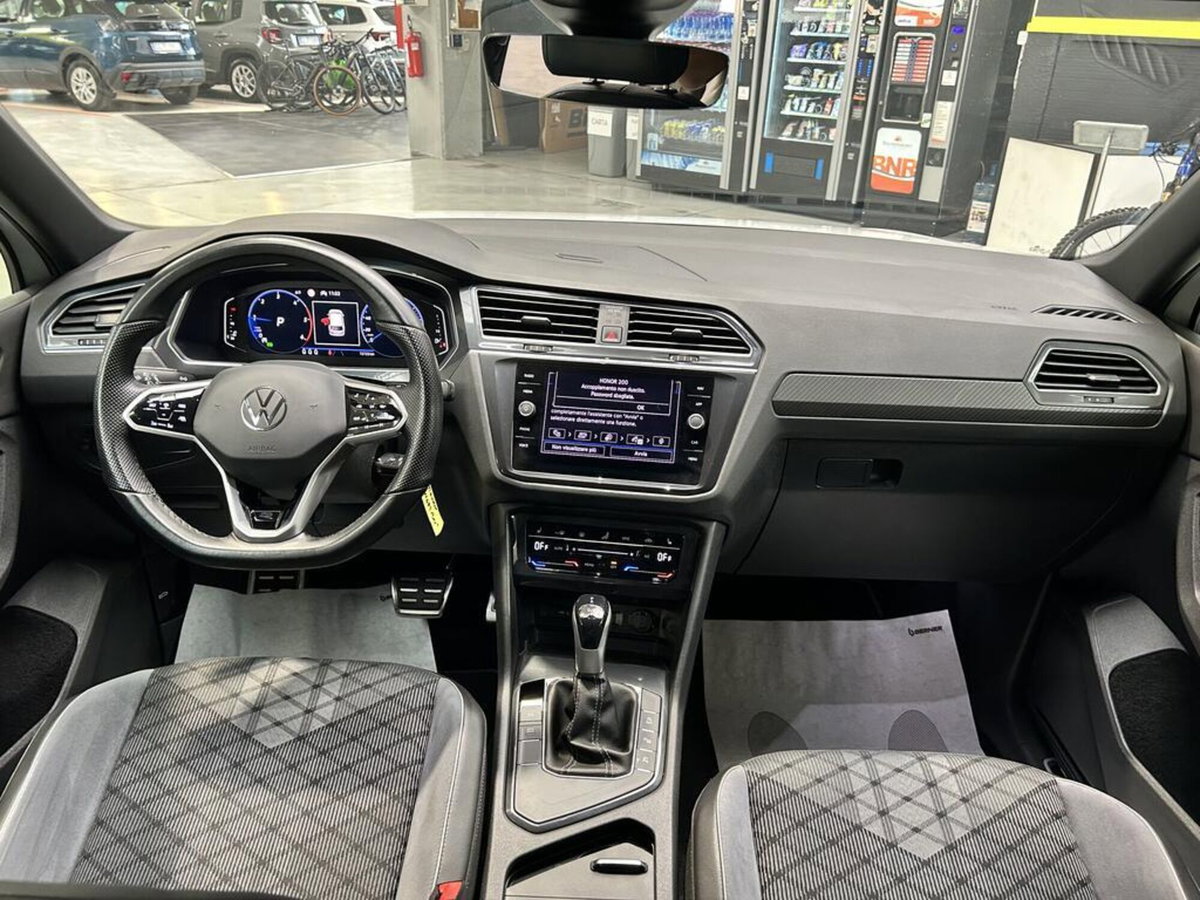 Volkswagen Tiguan 2.0 TDI 150 CV SCR DSG 4MOTION R-Line (9)