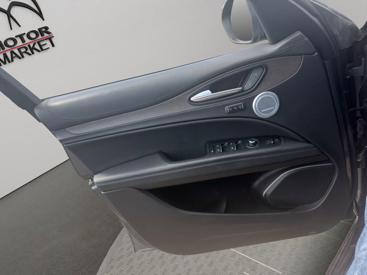 Alfa Romeo Stelvio Stelvio 2.0 Turbo 280 CV AT8 Q4 Ti (14)