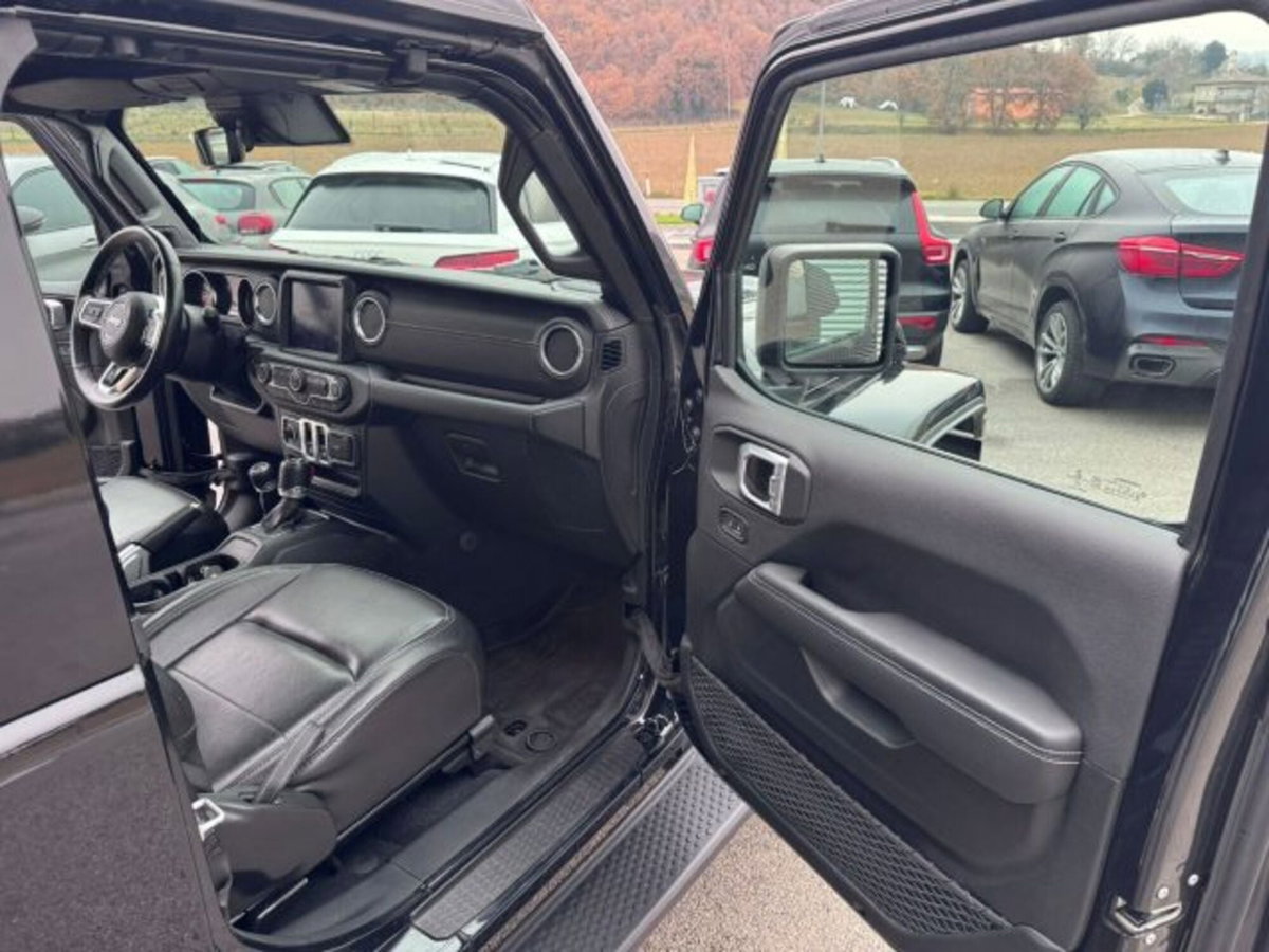 Jeep Wrangler 2.2 Mjt II Sahara (10)