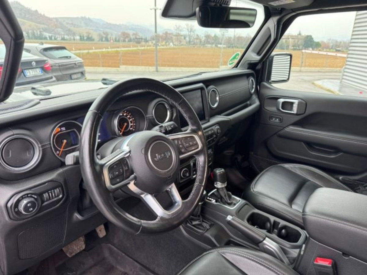 Jeep Wrangler 2.2 Mjt II Sahara (11)