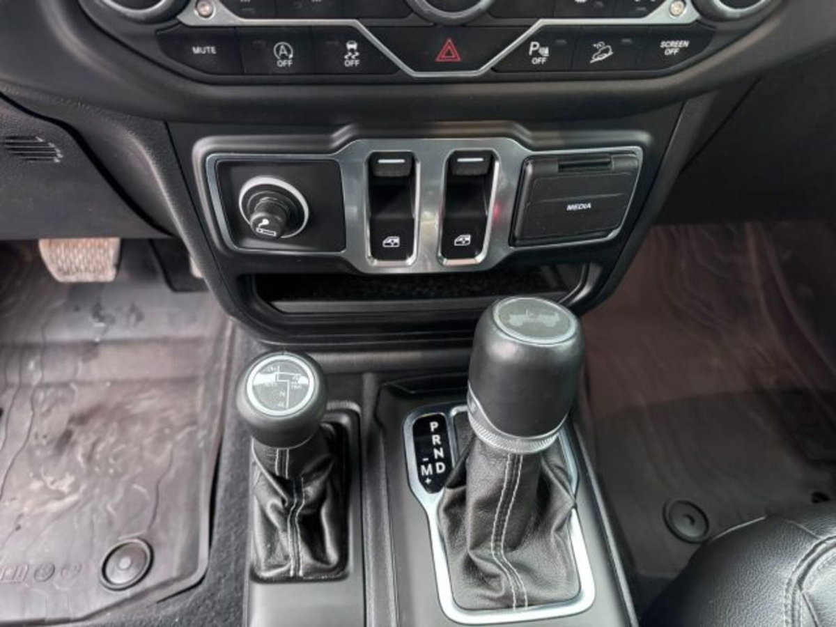 Jeep Wrangler 2.2 Mjt II Sahara (13)
