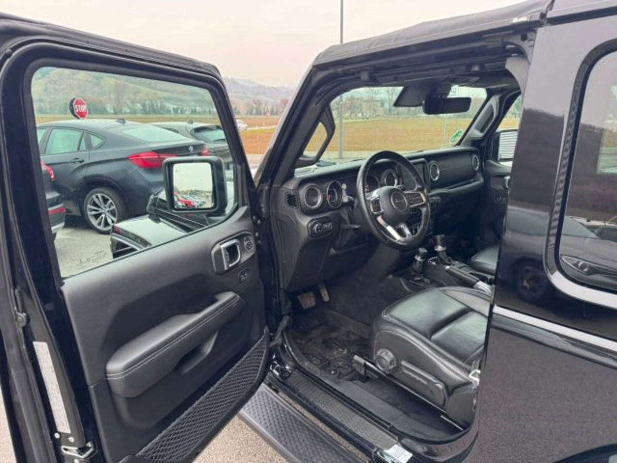 Jeep Wrangler 2.2 Mjt II Sahara (9)