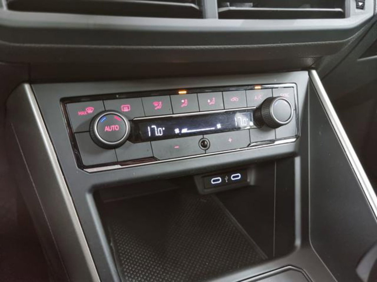 Volkswagen Polo 1.0 tsi R-Line 95cv dsg (13)