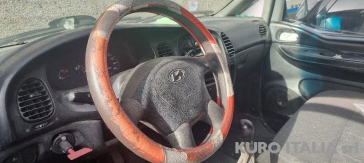 Hyundai H-1 Furgone 2.5 turbodiesel PC Van 3 posti (10)