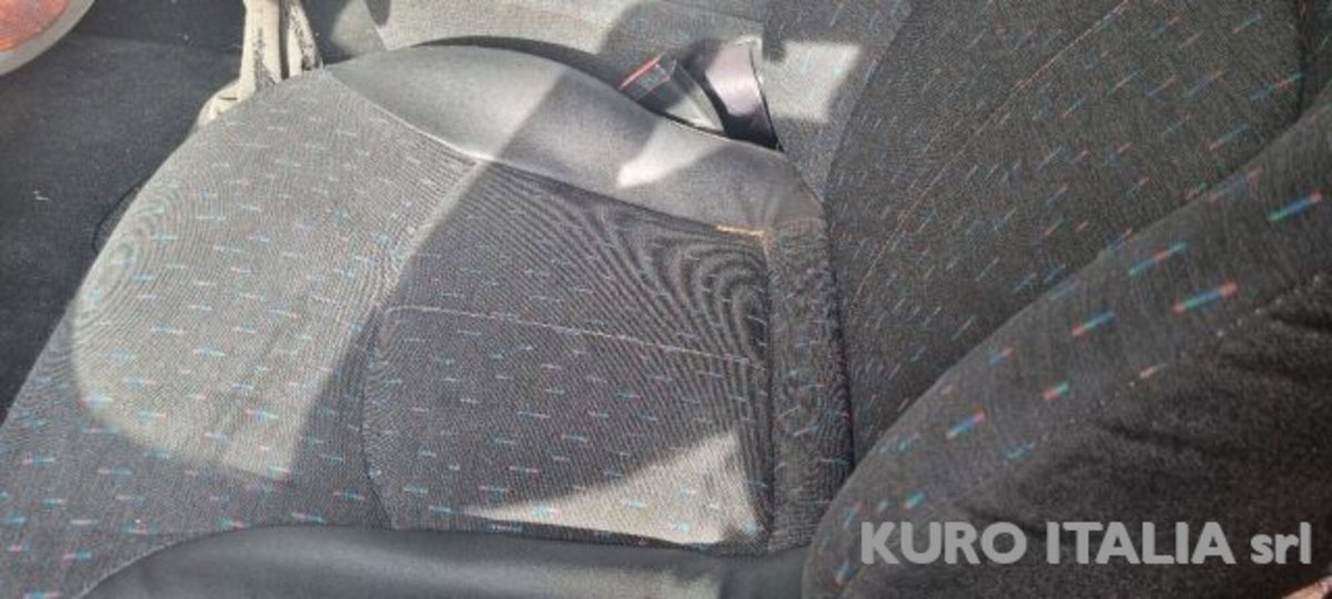 Hyundai H-1 Furgone 2.5 turbodiesel PC Van 3 posti (13)