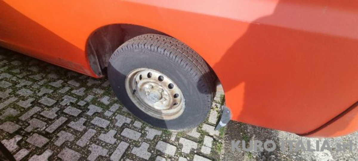 Hyundai H-1 Furgone 2.5 turbodiesel PC Van 3 posti (9)