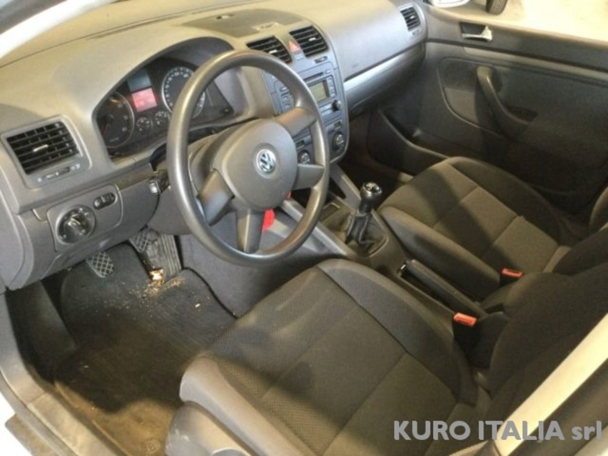 Volkswagen Golf 1.6 16V FSI 5p. Sportline (10)