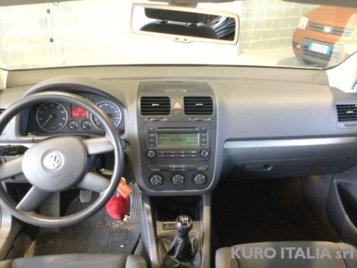 Volkswagen Golf 1.6 16V FSI 5p. Sportline (11)
