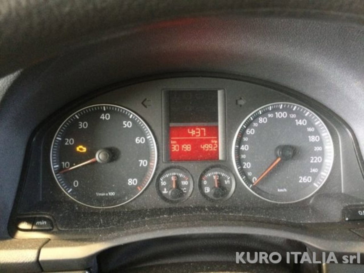 Volkswagen Golf 1.6 16V FSI 5p. Sportline (8)