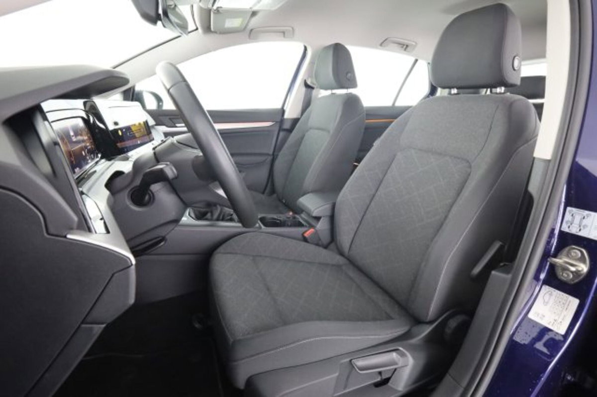 Volkswagen Golf 1.0 TSI EVO Life (2)