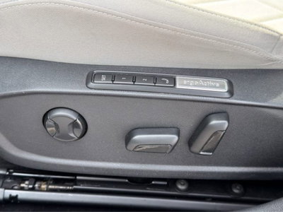 Volkswagen Golf 1.5 eTSI 130 CV EVO ACT DSG Style (18)