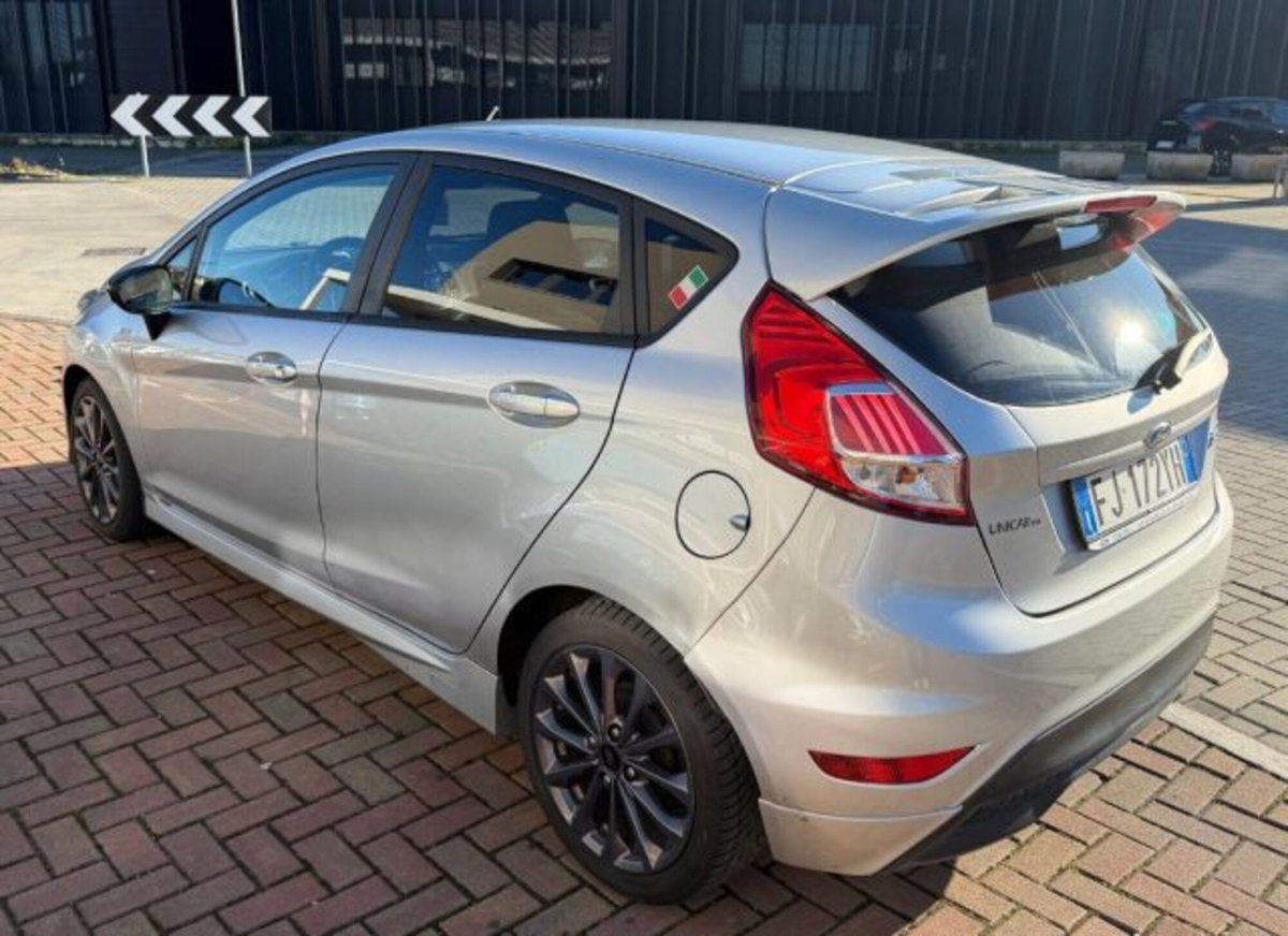Ford Fiesta 1.5 TDCi 75CV 5 porte ST-Line (4)