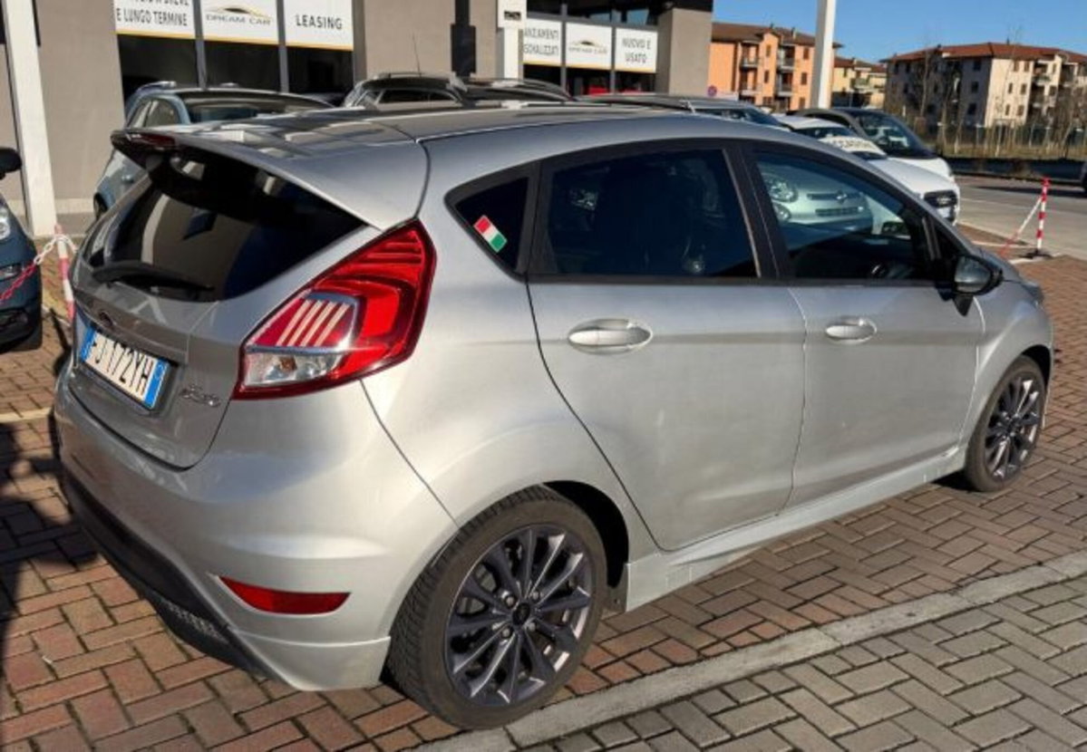 Ford Fiesta 1.5 TDCi 75CV 5 porte ST-Line (5)