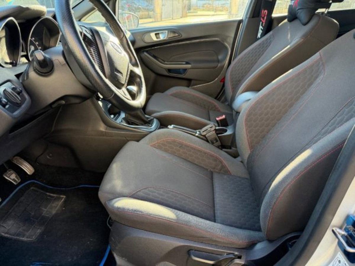 Ford Fiesta 1.5 TDCi 75CV 5 porte ST-Line (9)
