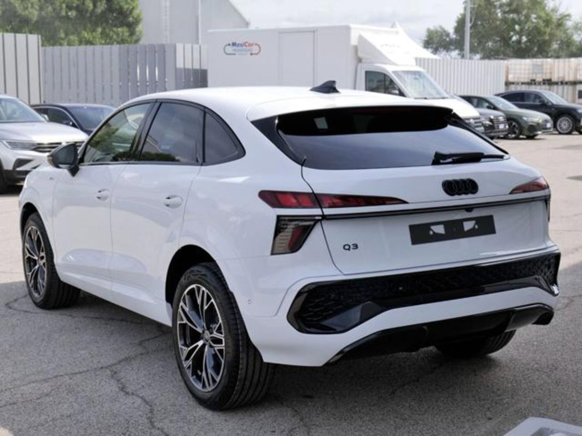 Audi Q3 Sportback 2.0 tdi S line edition 150cv s-tronic (3)