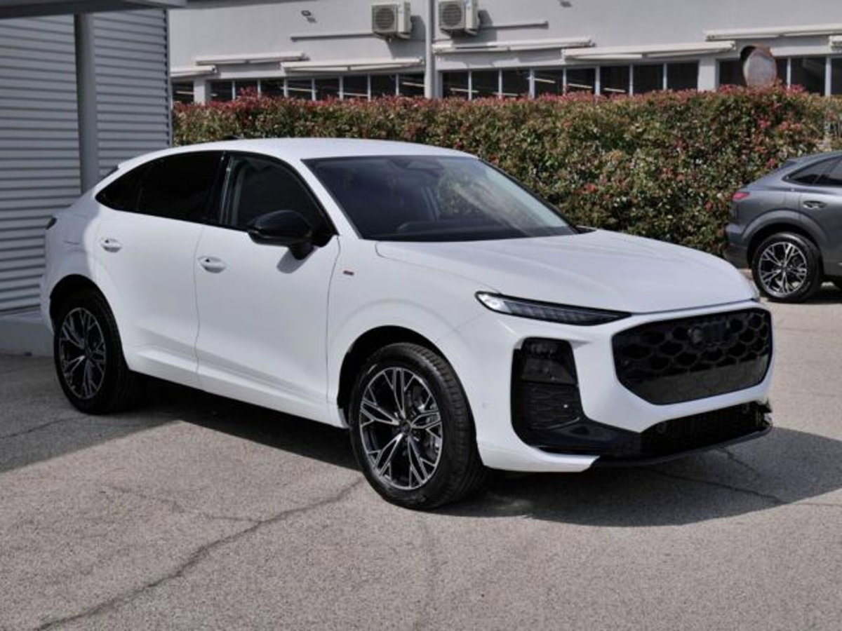 Audi Q3 Sportback 2.0 tdi S line edition 150cv s-tronic (4)