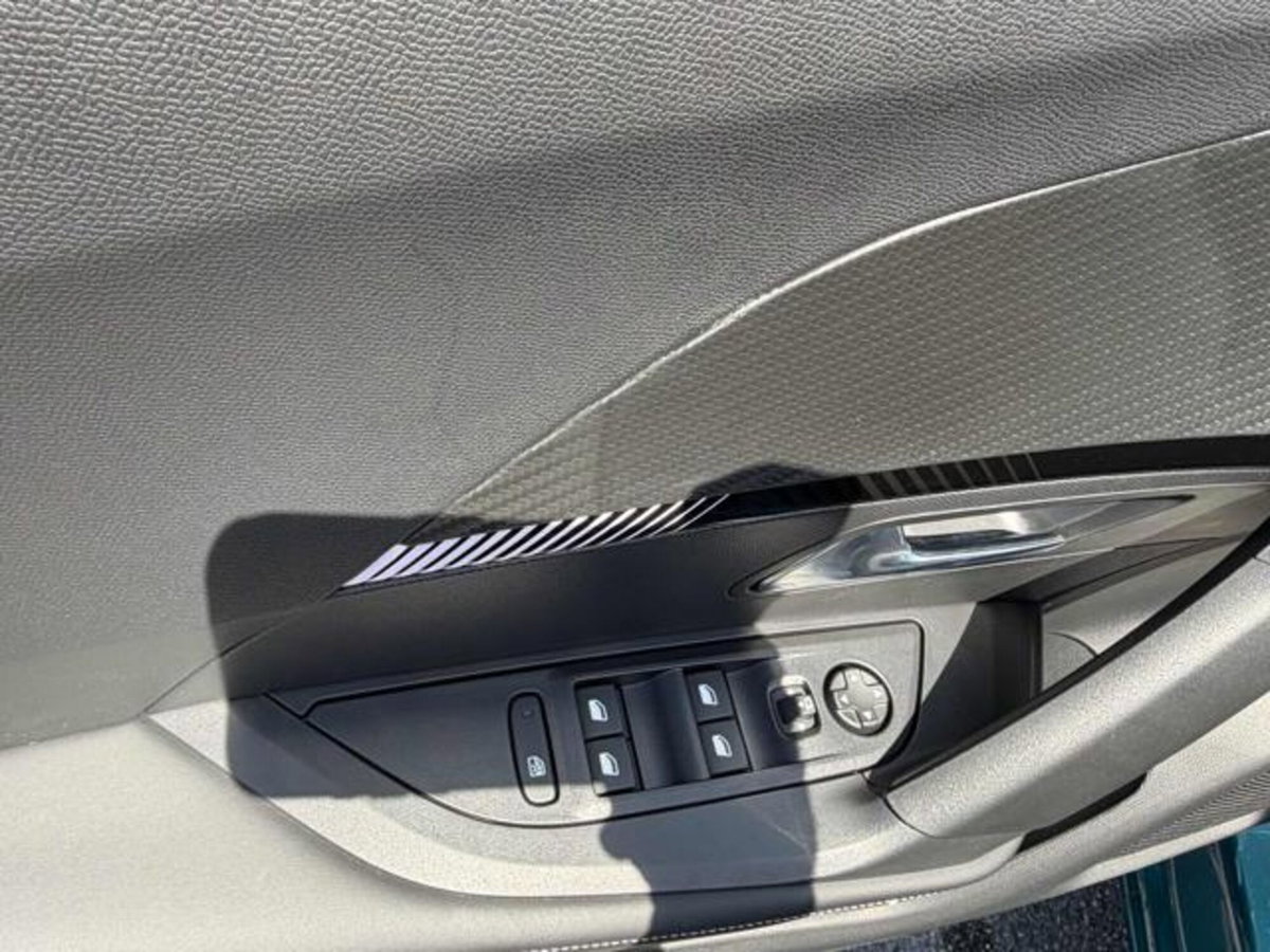 Peugeot 2008 PureTech 100 S&S Allure (13)