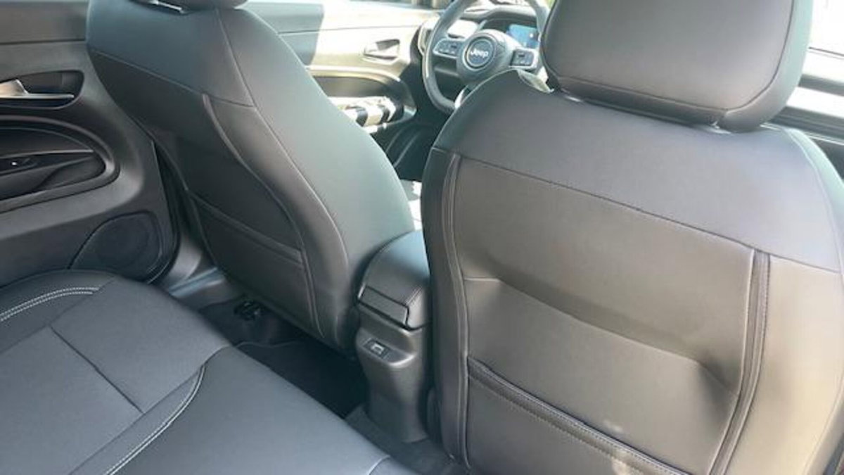 Jeep Avenger 1.2 turbo Summit fwd 100cv (10)