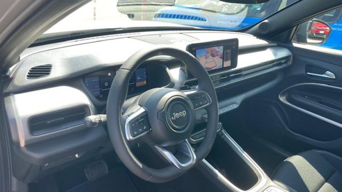 Jeep Avenger 1.2 turbo Summit fwd 100cv (5)
