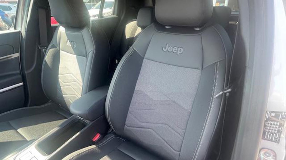 Jeep Avenger 1.2 turbo Summit fwd 100cv (6)