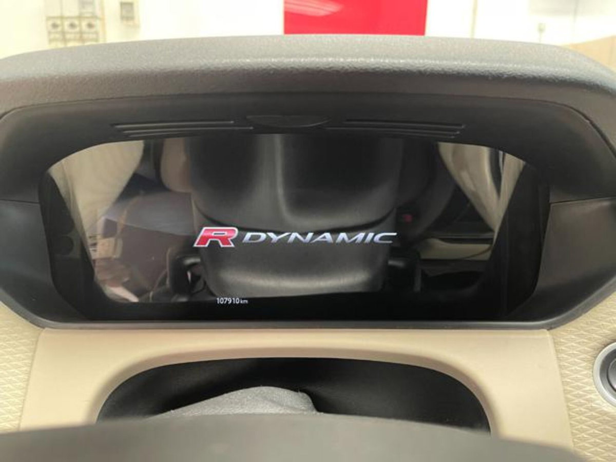 Land Rover Range Rover Velar 2.0D I4 240 CV R-Dynamic SE (10)