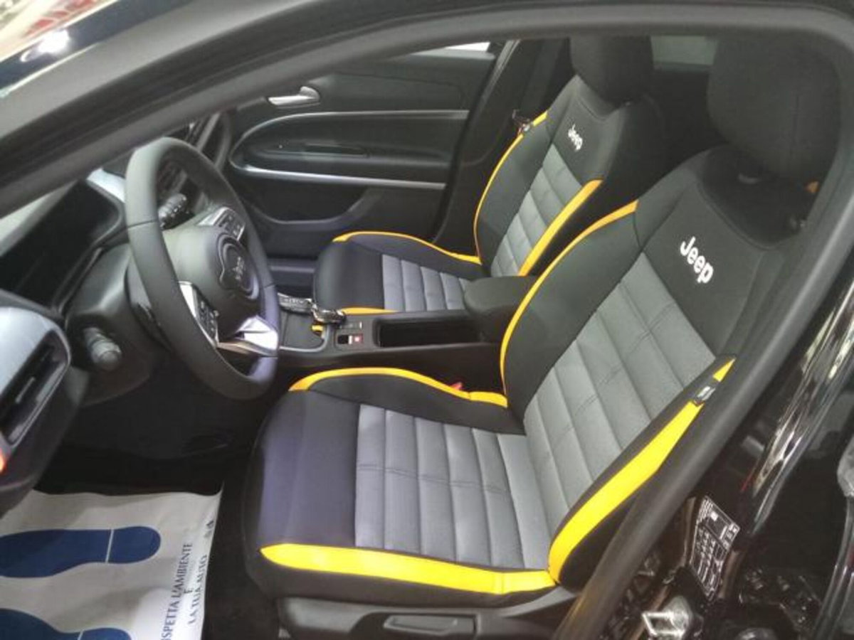 Jeep Avenger 1.2 turbo e-hybrid mhev The North Face 4xe 145cv edct6 (10)