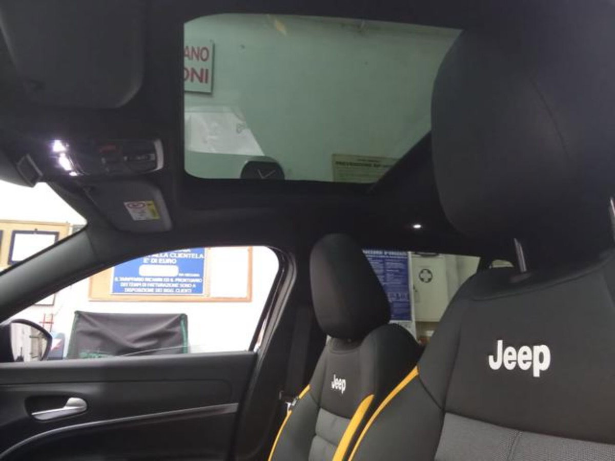 Jeep Avenger 1.2 turbo e-hybrid mhev The North Face 4xe 145cv edct6 (11)