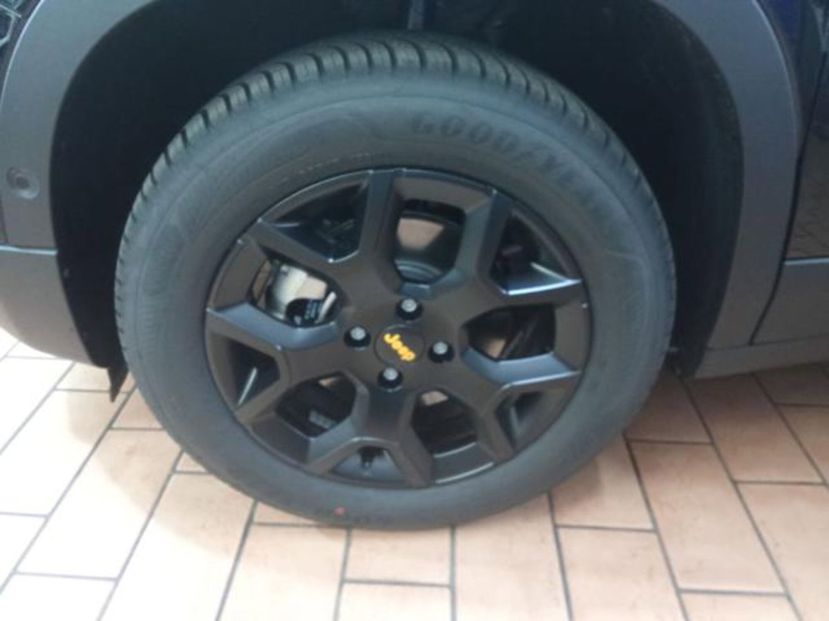 Jeep Avenger 1.2 turbo e-hybrid mhev The North Face 4xe 145cv edct6 (6)