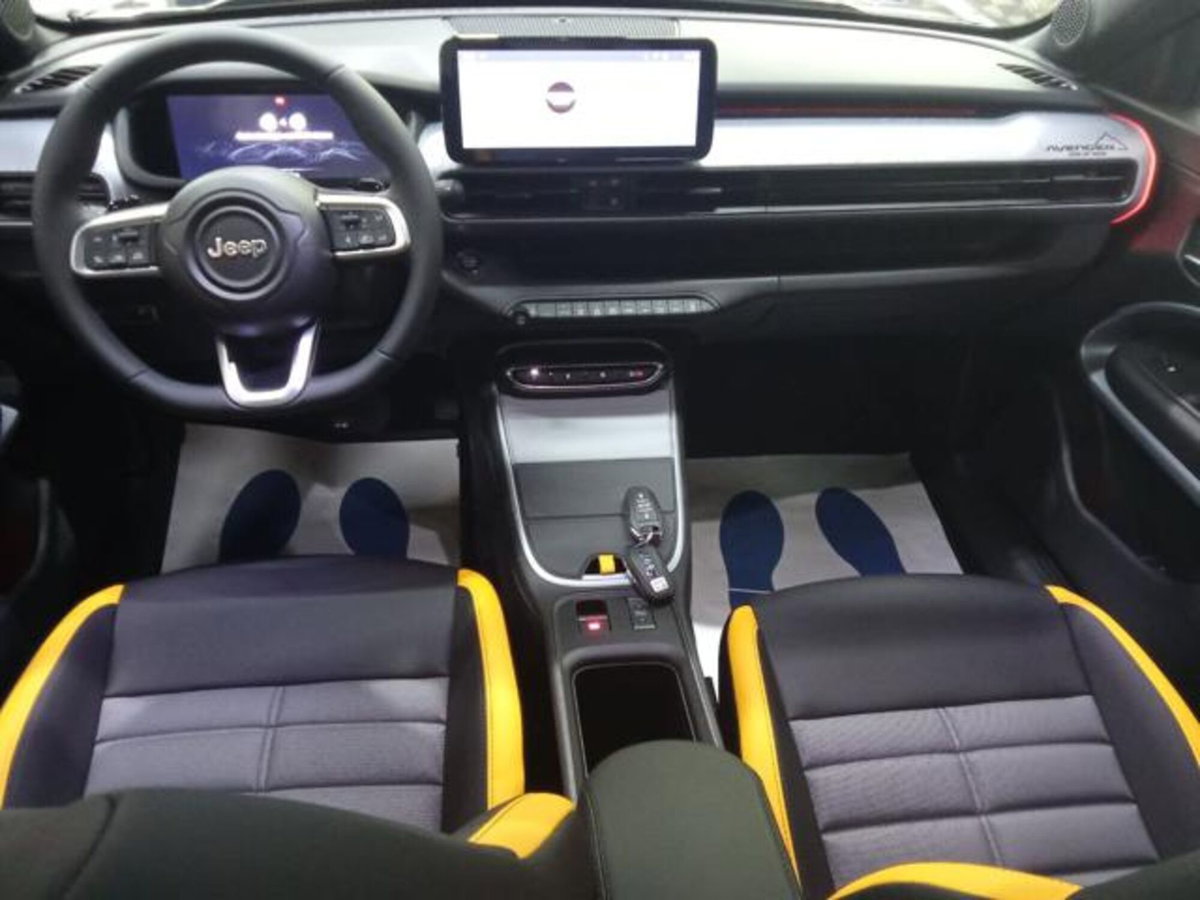Jeep Avenger 1.2 turbo e-hybrid mhev The North Face 4xe 145cv edct6 (9)