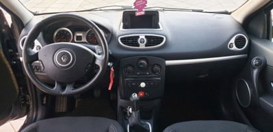 Renault Clio 1.2 16V 5 porte Dynamique (9)