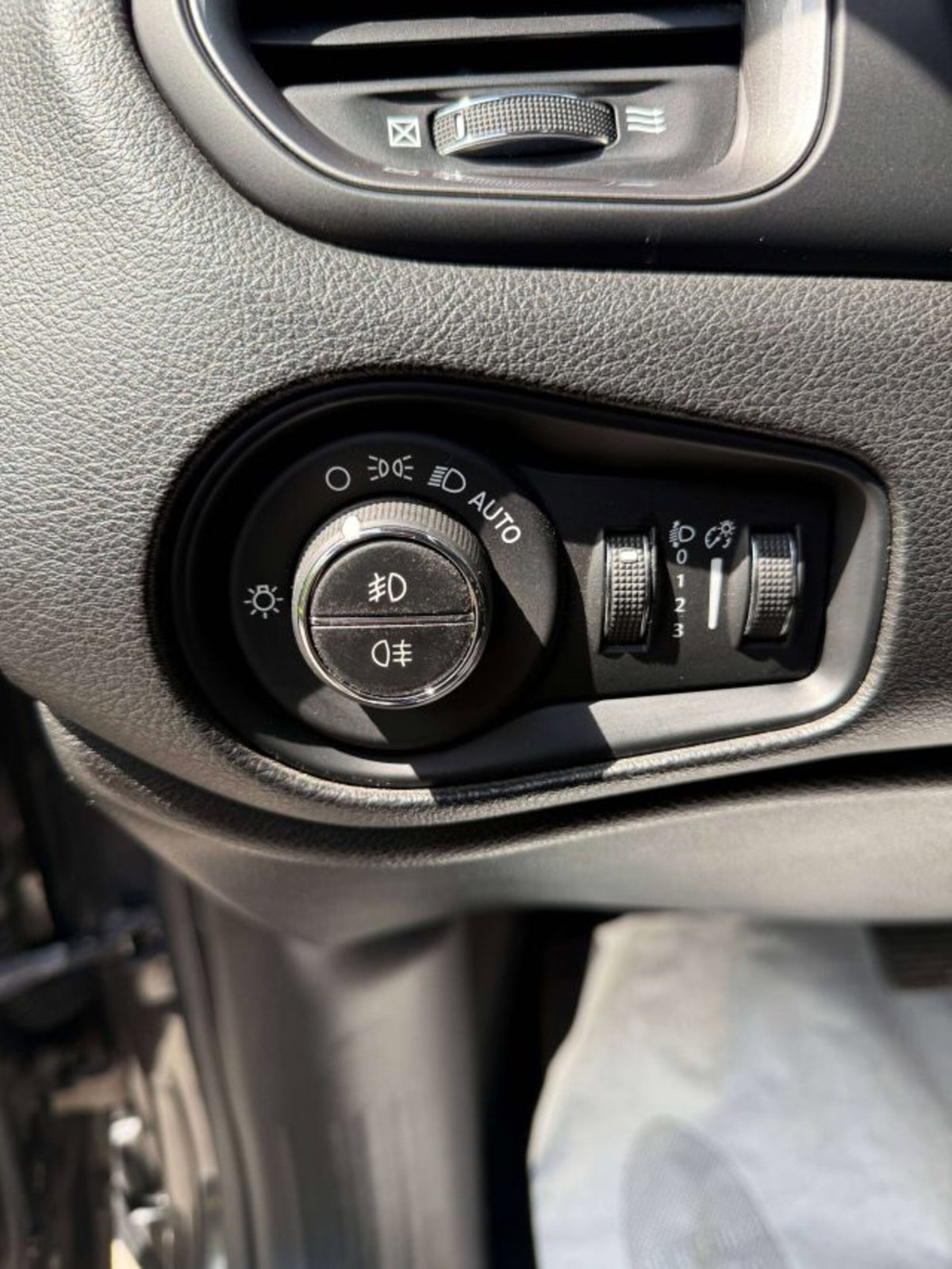 Jeep Renegade 2.0 Mjt 140CV 4WD Active Drive Limited (14)