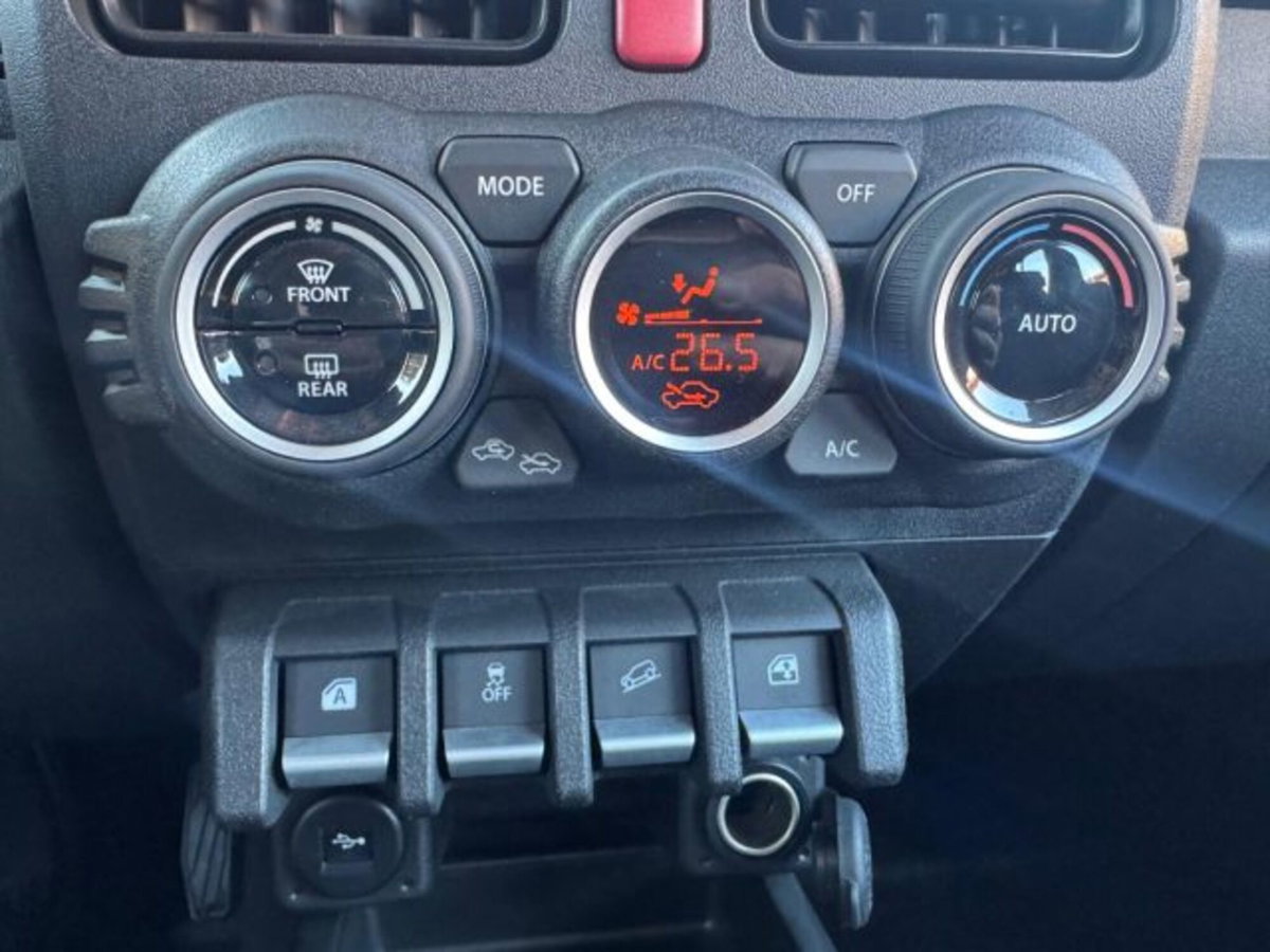 Suzuki Jimny 1.5 5MT Top (17)