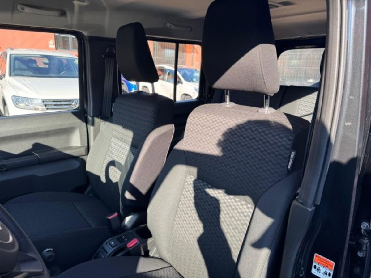 Suzuki Jimny 1.5 5MT Top (19)